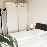 Modern Maisonette With Big Garden In