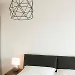 Modern Maisonette With Big Garden In