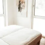 Modern Maisonette With Big Garden In