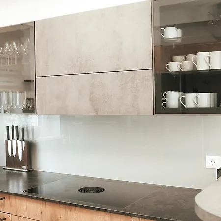 Apartmán Modern Maisonette With Big Garden In *