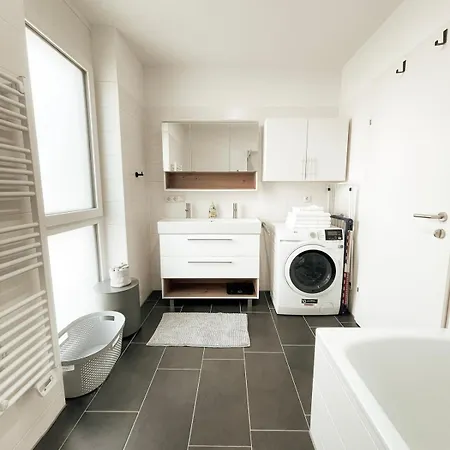 Modern Maisonette With Big Garden In Apartment *