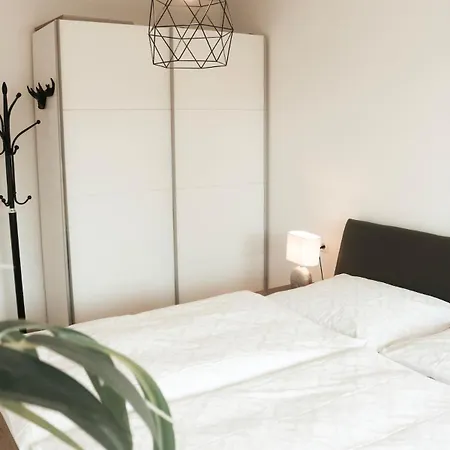 Modern Maisonette With Big Garden In