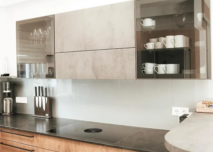 Apartment Modern Maisonette With Big Garden In *