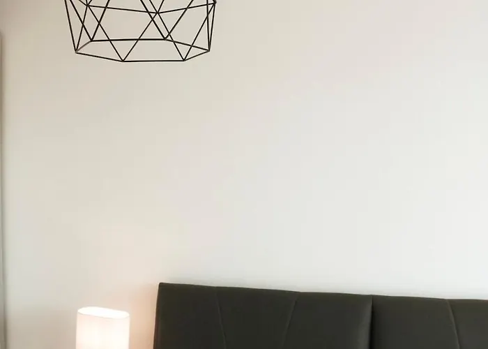 Modern Maisonette With Big Garden In