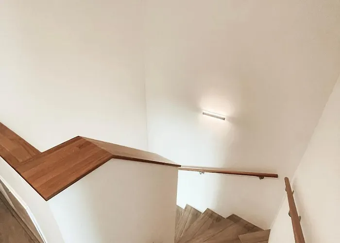 Apartment Modern Maisonette With Big Garden In *