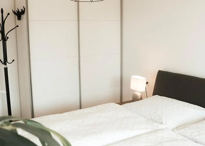 Modern Maisonette With Big Garden In